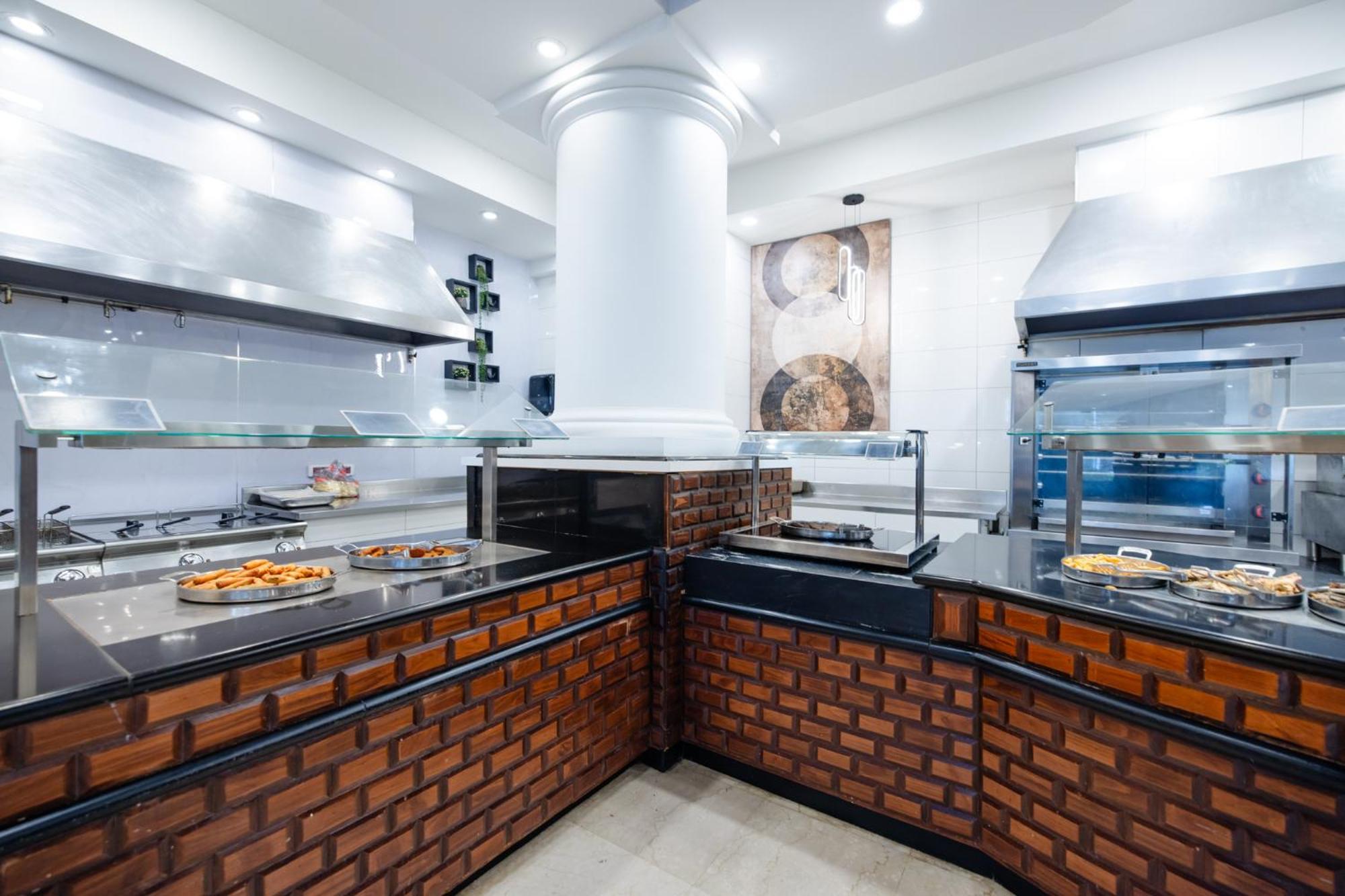 David Dead Sea Resort&Spa Ein Bokek Exteriör bild A commercial kitchen